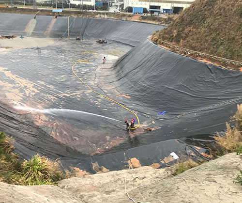 湖滨废水池清理