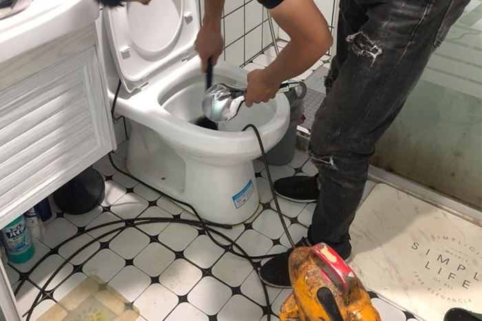 湖滨马桶堵塞自己疏通还是找师傅?专业上门服务让你省时更省心